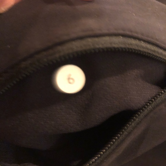 (((SOLD))) Lululemon leggings size 6 - Picture 5 of 7